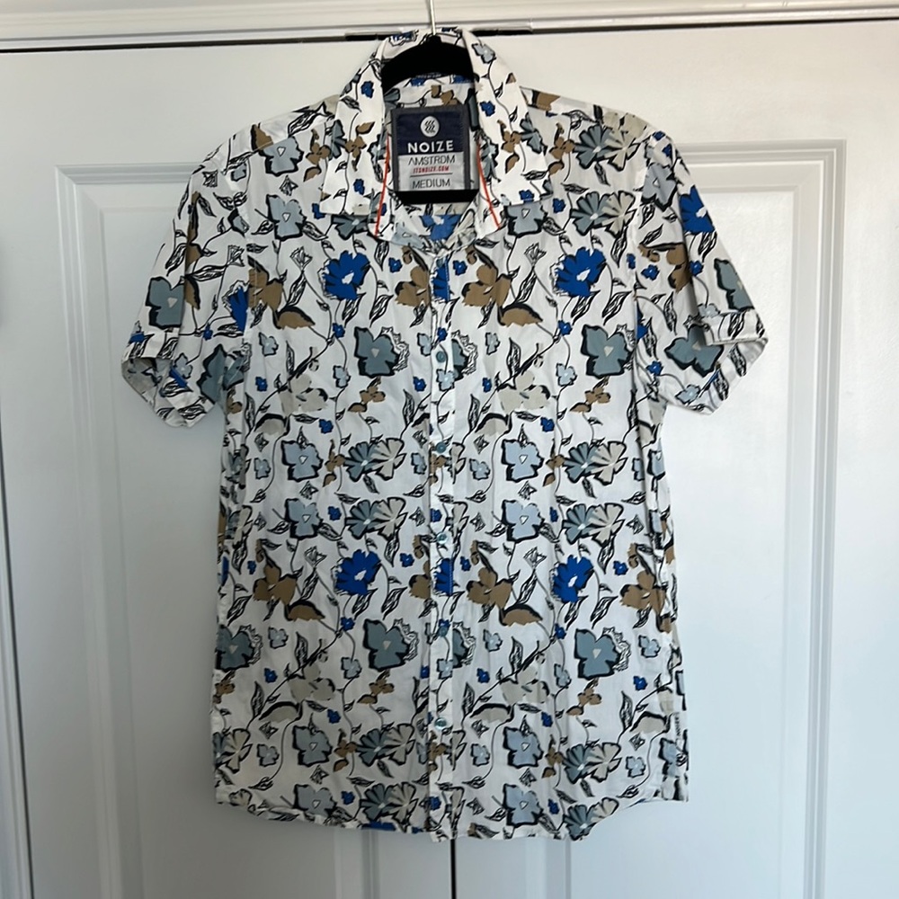 Noize Medium Short Sleeve Button Up